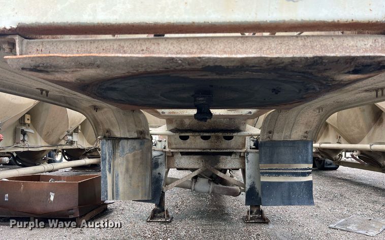 image for item NI9022 1978 Fruehauf HEB-F2-J-985  pneumatic dry bulk trailer