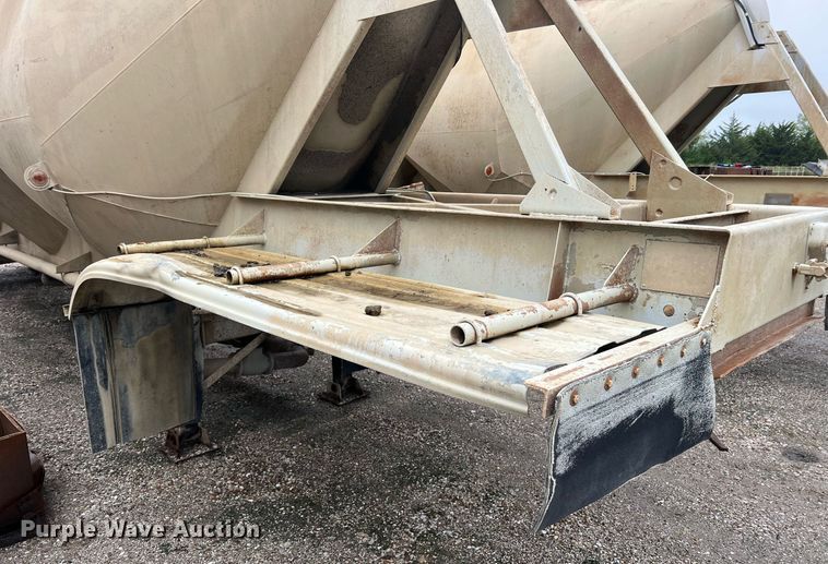 image for item NI9022 1978 Fruehauf HEB-F2-J-985  pneumatic dry bulk trailer