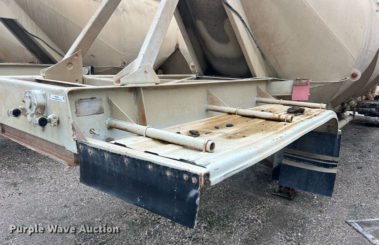 image for item NI9022 1978 Fruehauf HEB-F2-J-985  pneumatic dry bulk trailer