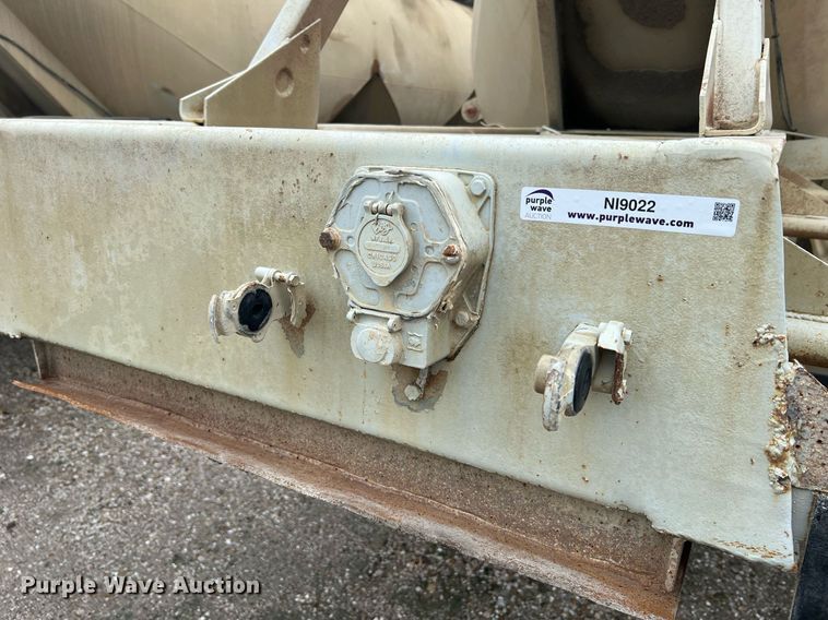 image for item NI9022 1978 Fruehauf HEB-F2-J-985  pneumatic dry bulk trailer