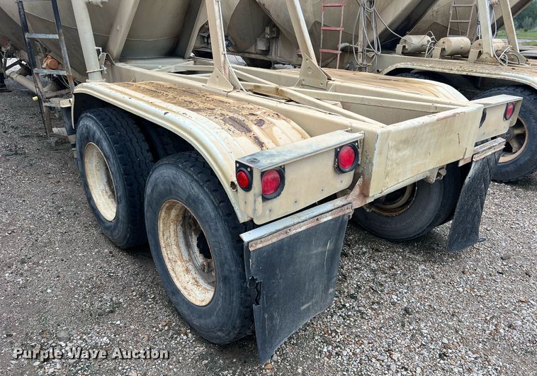 image for item NI9022 1978 Fruehauf HEB-F2-J-985  pneumatic dry bulk trailer