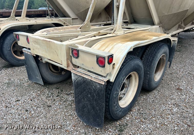 image for item NI9022 1978 Fruehauf HEB-F2-J-985  pneumatic dry bulk trailer