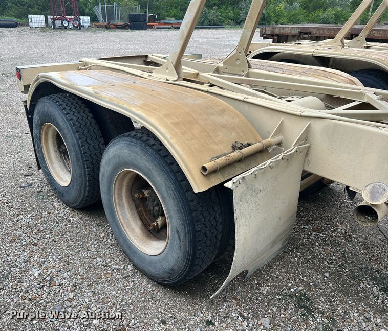 image for item NI9022 1978 Fruehauf HEB-F2-J-985  pneumatic dry bulk trailer