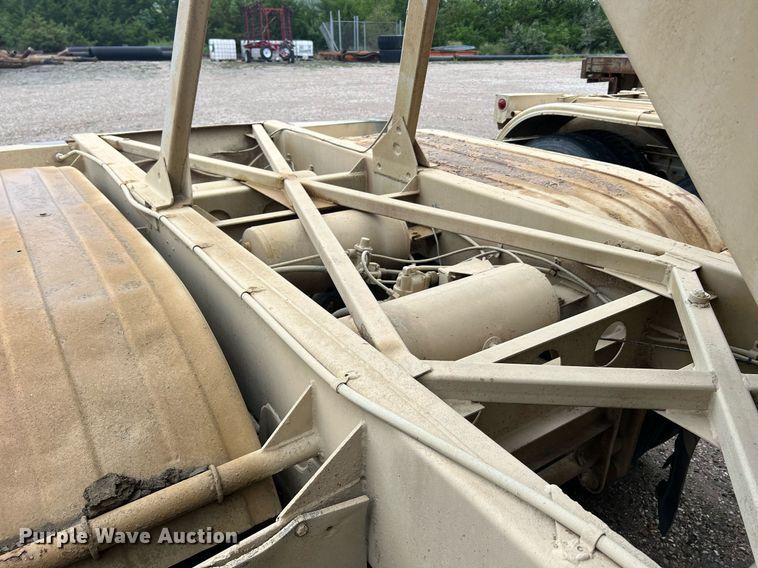 image for item NI9022 1978 Fruehauf HEB-F2-J-985  pneumatic dry bulk trailer