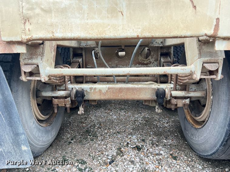 image for item NI9022 1978 Fruehauf HEB-F2-J-985  pneumatic dry bulk trailer