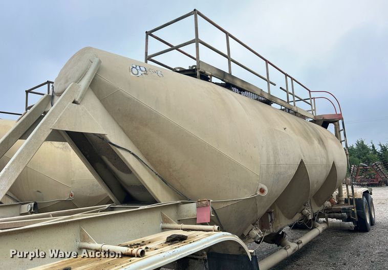 image for item NI9022 1978 Fruehauf HEB-F2-J-985  pneumatic dry bulk trailer