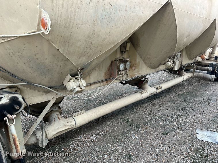 image for item NI9022 1978 Fruehauf HEB-F2-J-985  pneumatic dry bulk trailer