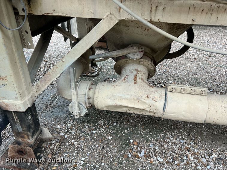 image for item NI9022 1978 Fruehauf HEB-F2-J-985  pneumatic dry bulk trailer