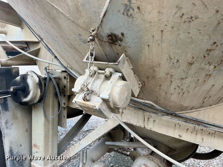 image for item NI9022 1978 Fruehauf HEB-F2-J-985  pneumatic dry bulk trailer