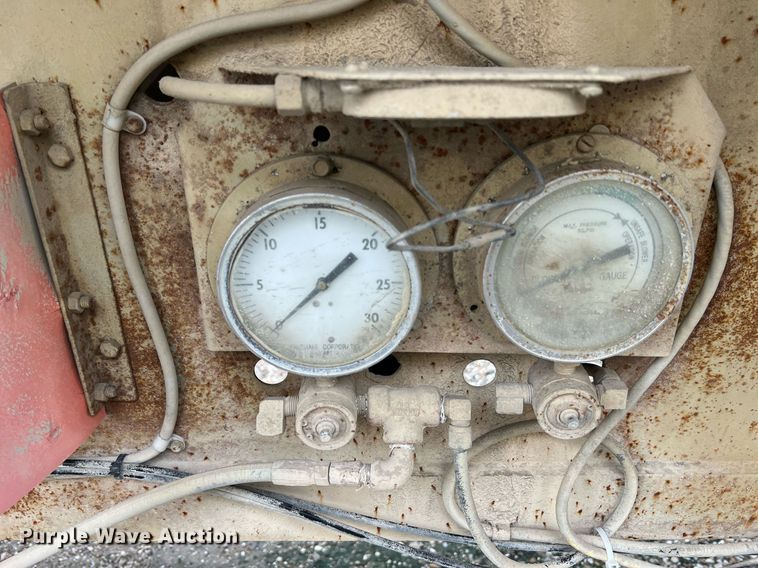 image for item NI9022 1978 Fruehauf HEB-F2-J-985  pneumatic dry bulk trailer