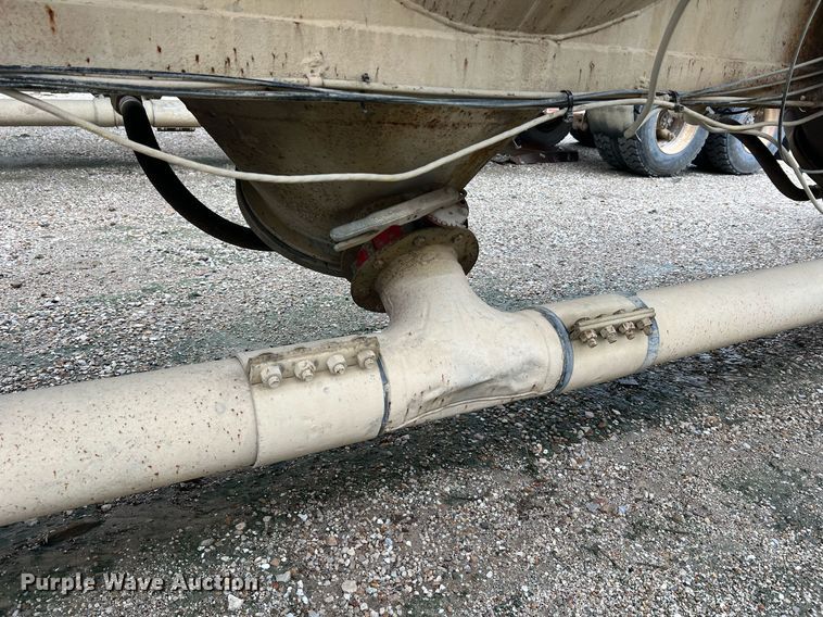 image for item NI9022 1978 Fruehauf HEB-F2-J-985  pneumatic dry bulk trailer