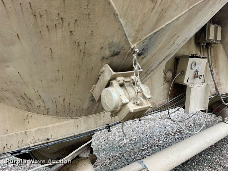 image for item NI9022 1978 Fruehauf HEB-F2-J-985  pneumatic dry bulk trailer