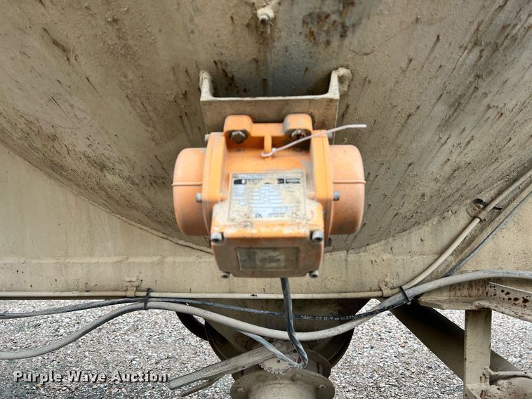 image for item NI9022 1978 Fruehauf HEB-F2-J-985  pneumatic dry bulk trailer