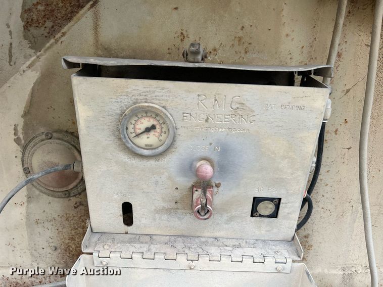 image for item NI9022 1978 Fruehauf HEB-F2-J-985  pneumatic dry bulk trailer