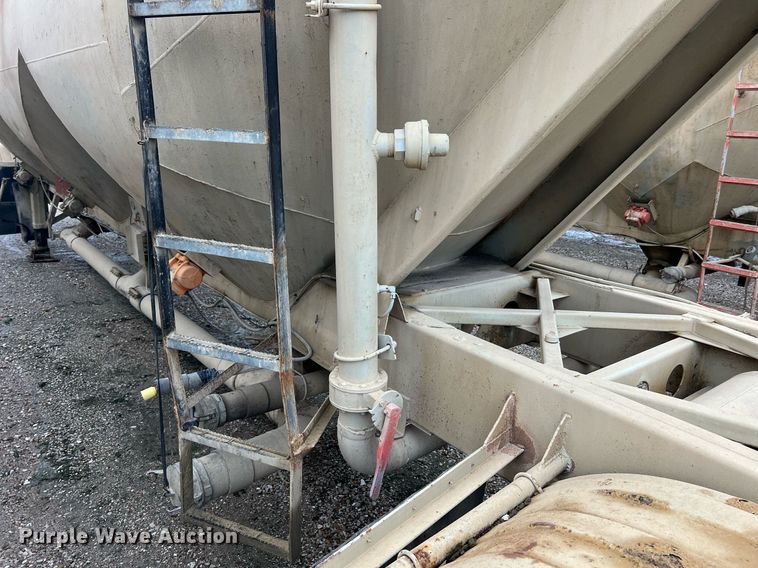 image for item NI9022 1978 Fruehauf HEB-F2-J-985  pneumatic dry bulk trailer