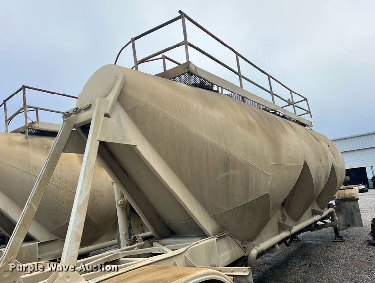 image for item NI9022 1978 Fruehauf HEB-F2-J-985  pneumatic dry bulk trailer