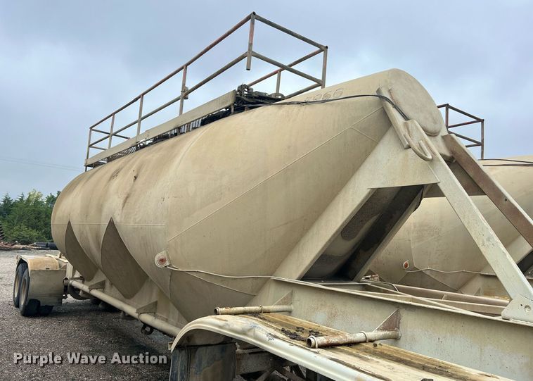 image for item NI9022 1978 Fruehauf HEB-F2-J-985  pneumatic dry bulk trailer