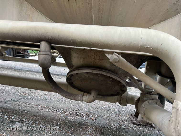 image for item NI9022 1978 Fruehauf HEB-F2-J-985  pneumatic dry bulk trailer