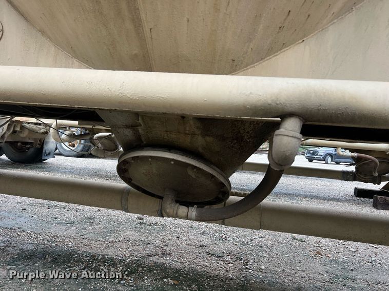 image for item NI9022 1978 Fruehauf HEB-F2-J-985  pneumatic dry bulk trailer