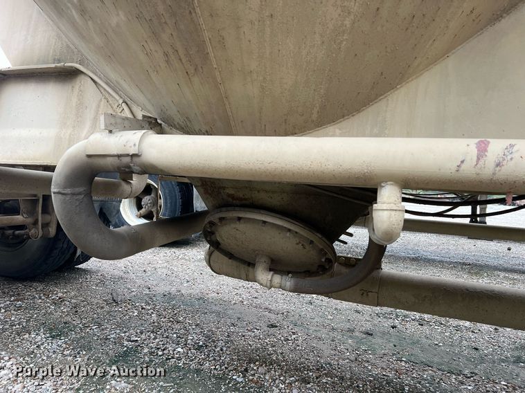 image for item NI9022 1978 Fruehauf HEB-F2-J-985  pneumatic dry bulk trailer