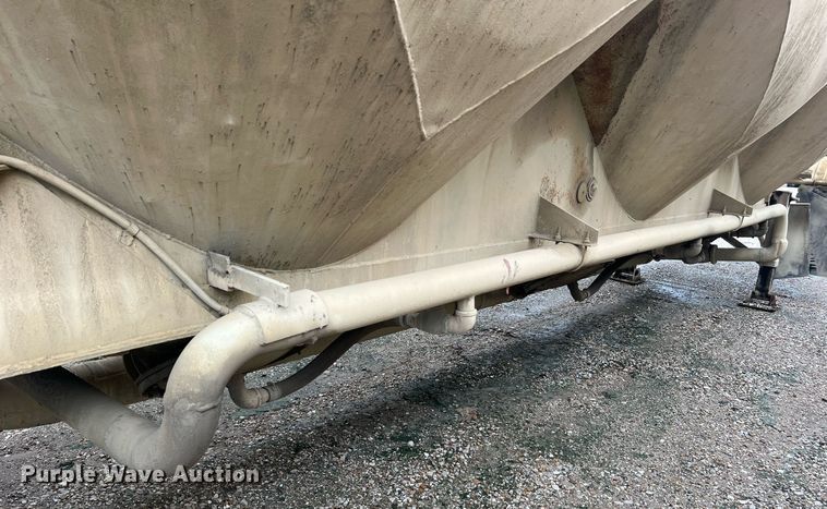 image for item NI9022 1978 Fruehauf HEB-F2-J-985  pneumatic dry bulk trailer