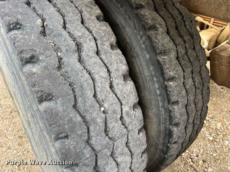 image for item NI9022 1978 Fruehauf HEB-F2-J-985  pneumatic dry bulk trailer