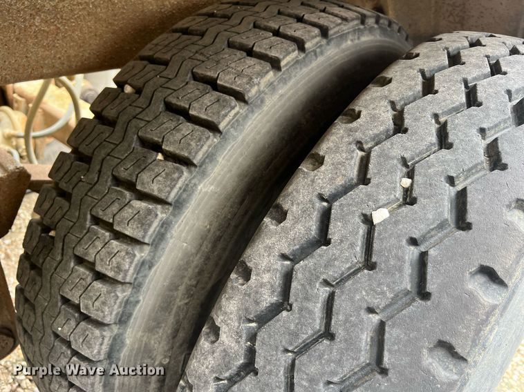 image for item NI9022 1978 Fruehauf HEB-F2-J-985  pneumatic dry bulk trailer