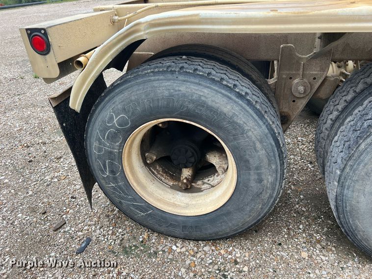 image for item NI9022 1978 Fruehauf HEB-F2-J-985  pneumatic dry bulk trailer