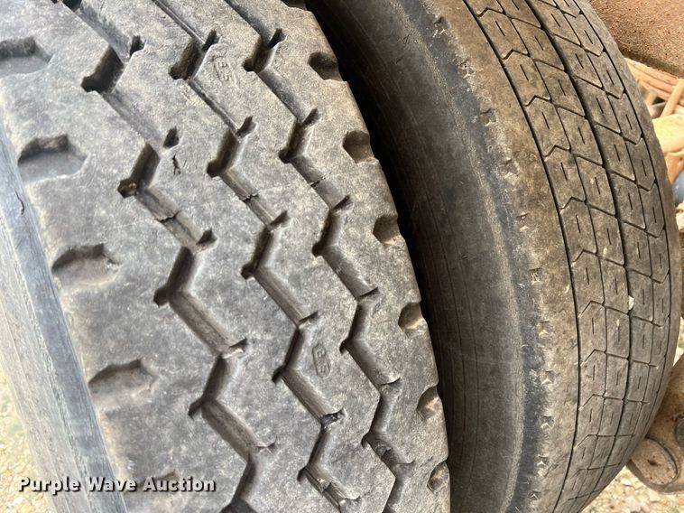 image for item NI9022 1978 Fruehauf HEB-F2-J-985  pneumatic dry bulk trailer