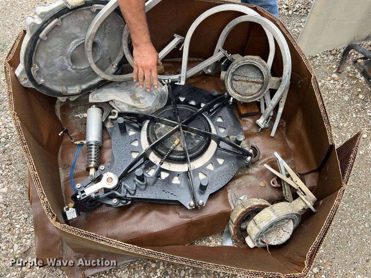 image for item NI9022 1978 Fruehauf HEB-F2-J-985  pneumatic dry bulk trailer