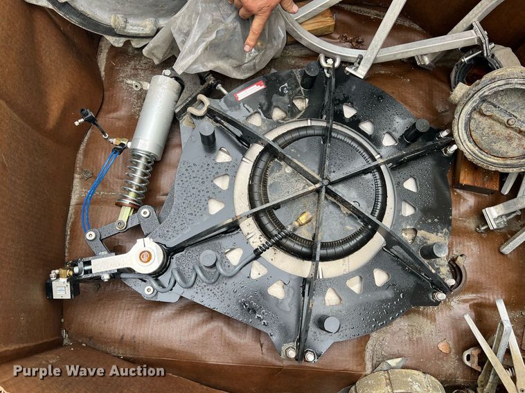 image for item NI9022 1978 Fruehauf HEB-F2-J-985  pneumatic dry bulk trailer