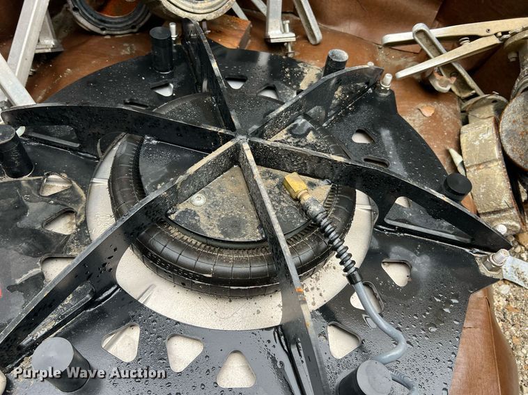 image for item NI9022 1978 Fruehauf HEB-F2-J-985  pneumatic dry bulk trailer