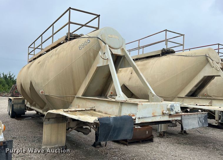 image for item NI9023 1978 Fruehauf HFB-F2-J-985  pneumatic dry bulk trailer