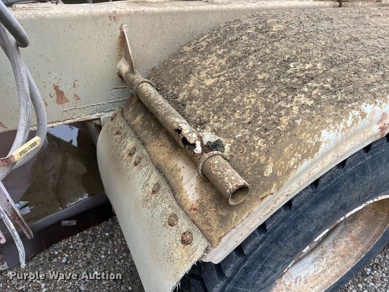 image for item NI9023 1978 Fruehauf HFB-F2-J-985  pneumatic dry bulk trailer