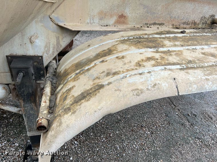 image for item NI9023 1978 Fruehauf HFB-F2-J-985  pneumatic dry bulk trailer