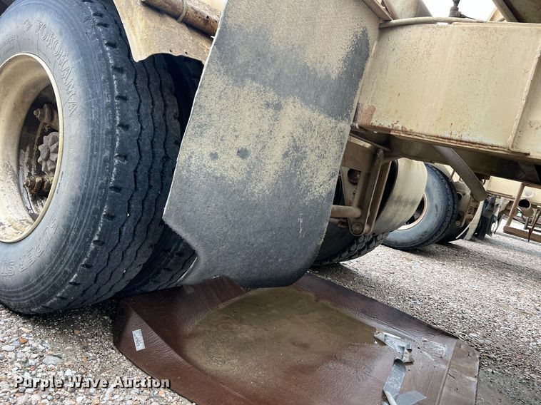 image for item NI9023 1978 Fruehauf HFB-F2-J-985  pneumatic dry bulk trailer