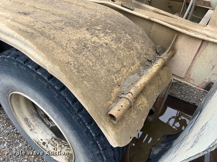 image for item NI9023 1978 Fruehauf HFB-F2-J-985  pneumatic dry bulk trailer