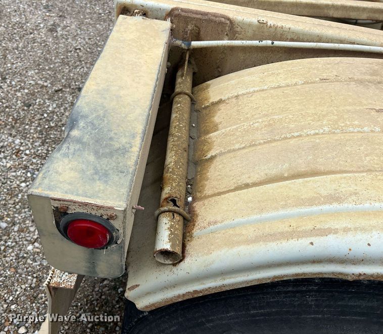 image for item NI9023 1978 Fruehauf HFB-F2-J-985  pneumatic dry bulk trailer