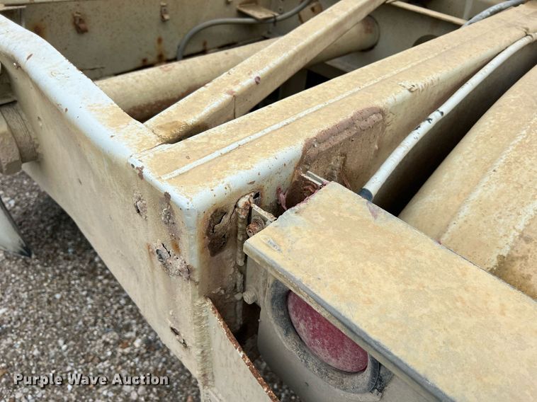 image for item NI9023 1978 Fruehauf HFB-F2-J-985  pneumatic dry bulk trailer