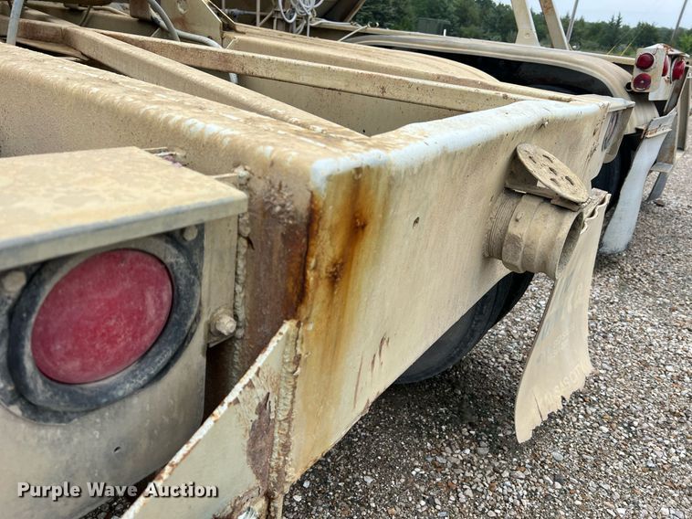 image for item NI9023 1978 Fruehauf HFB-F2-J-985  pneumatic dry bulk trailer