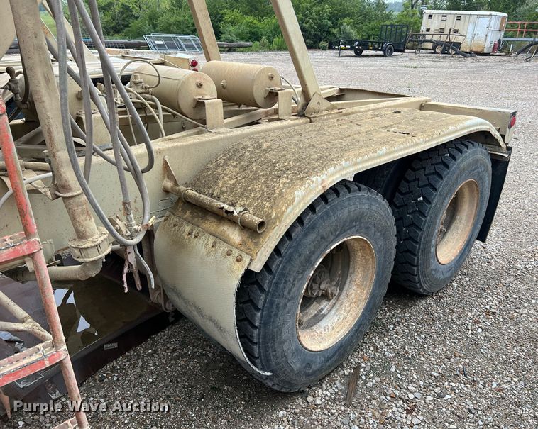 image for item NI9023 1978 Fruehauf HFB-F2-J-985  pneumatic dry bulk trailer