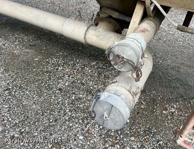 image for item NI9023 1978 Fruehauf HFB-F2-J-985  pneumatic dry bulk trailer