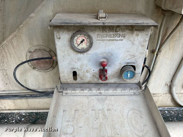 image for item NI9023 1978 Fruehauf HFB-F2-J-985  pneumatic dry bulk trailer