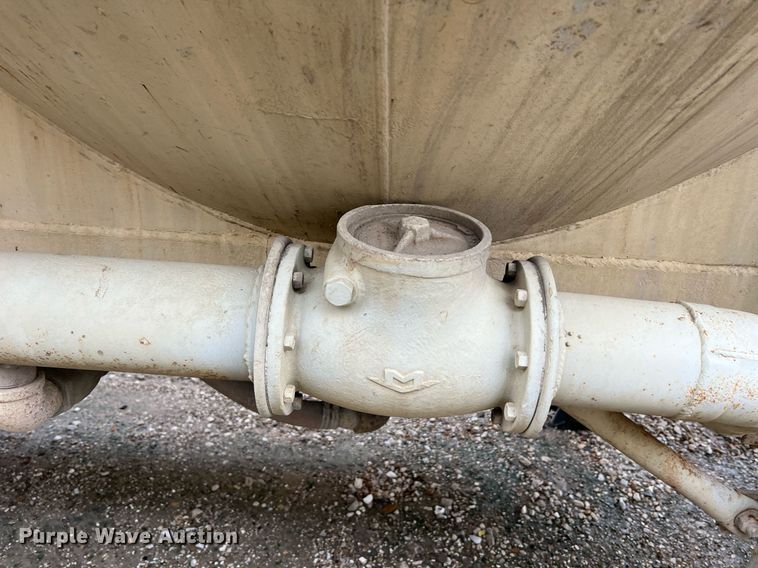 image for item NI9023 1978 Fruehauf HFB-F2-J-985  pneumatic dry bulk trailer