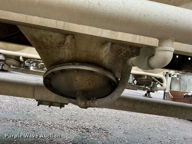 image for item NI9023 1978 Fruehauf HFB-F2-J-985  pneumatic dry bulk trailer