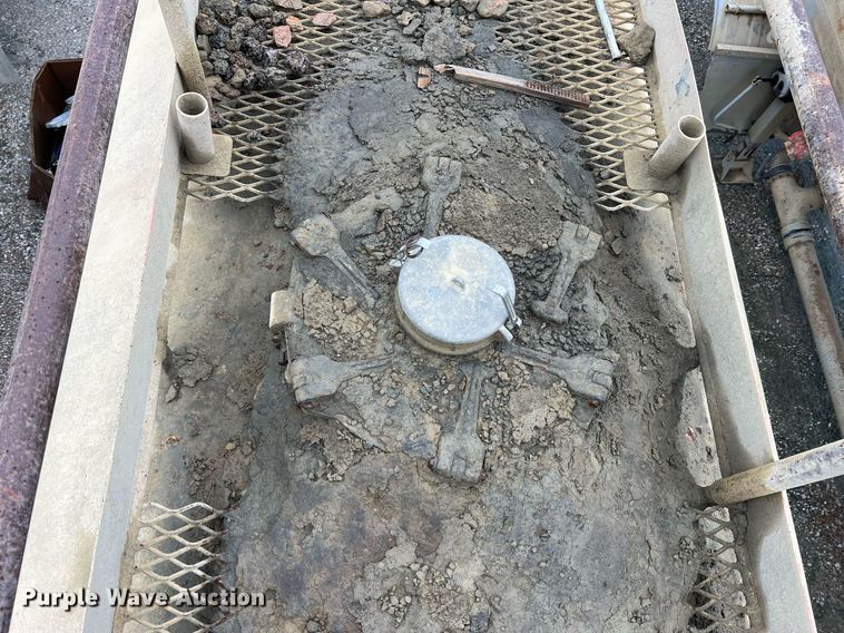 image for item NI9023 1978 Fruehauf HFB-F2-J-985  pneumatic dry bulk trailer