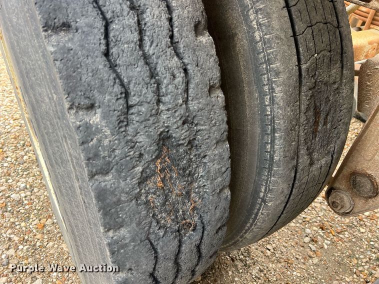 image for item NI9023 1978 Fruehauf HFB-F2-J-985  pneumatic dry bulk trailer