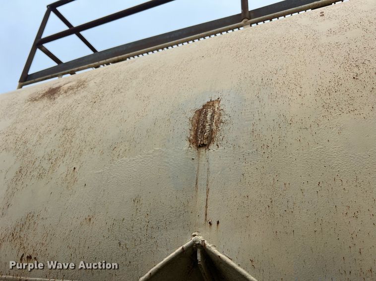 image for item NI9024 1981 Fruehauf HEB-F2-J-986  pneumatic dry bulk trailer