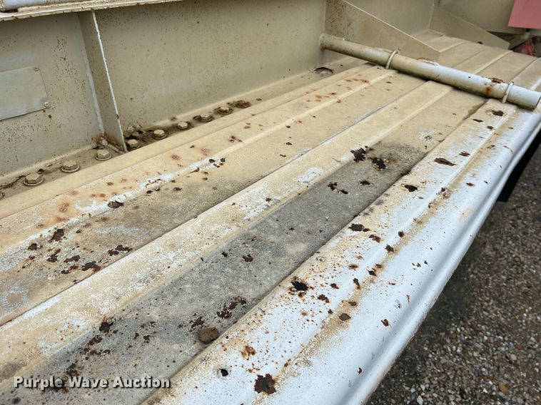 image for item NI9024 1981 Fruehauf HEB-F2-J-986  pneumatic dry bulk trailer