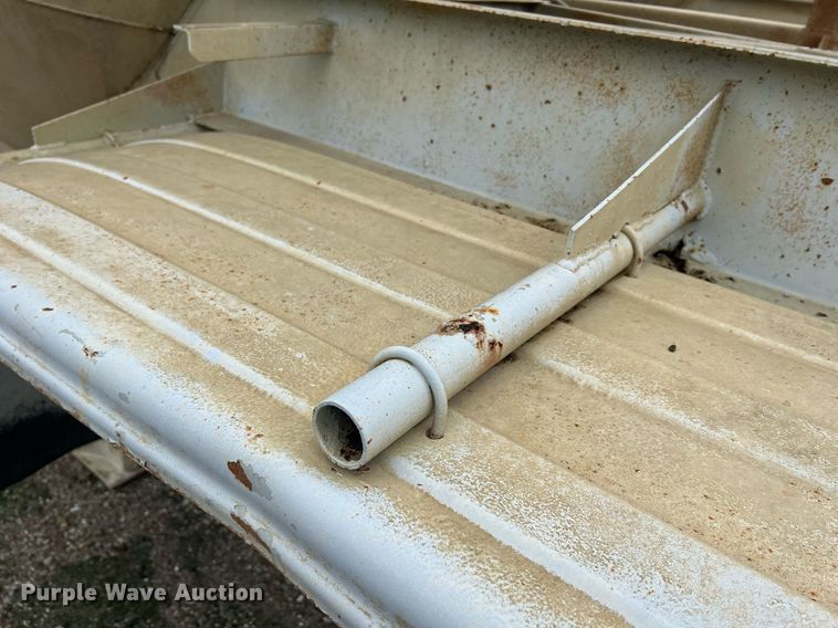 image for item NI9024 1981 Fruehauf HEB-F2-J-986  pneumatic dry bulk trailer